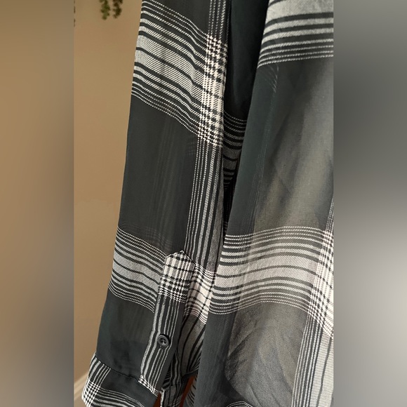 Torrid Green Plaid Chiffon twisted knot long sleeve top size 0/ Large / 12 - Picture 4 of 7